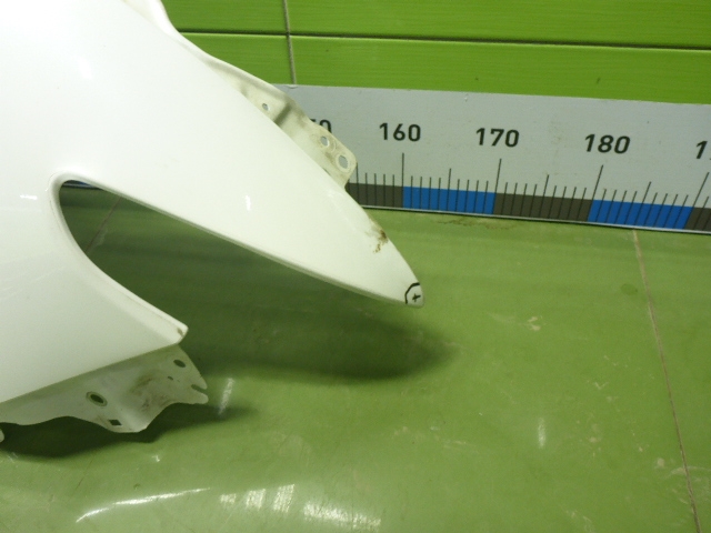 Крыло переднее правое