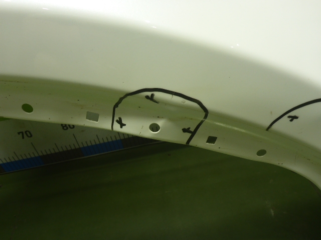 Крыло переднее правое