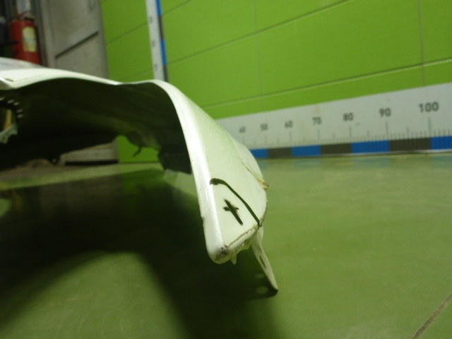 Крыло переднее правое