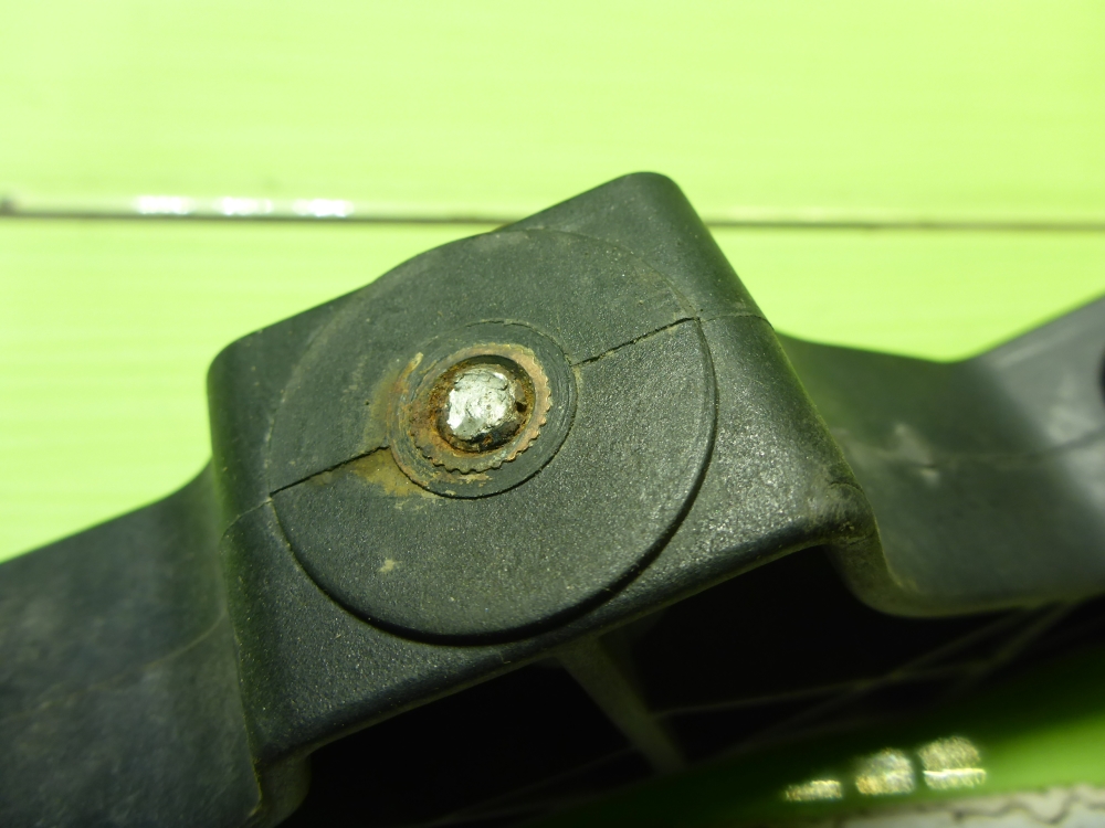 Кронштейн солнцезащитного козырька