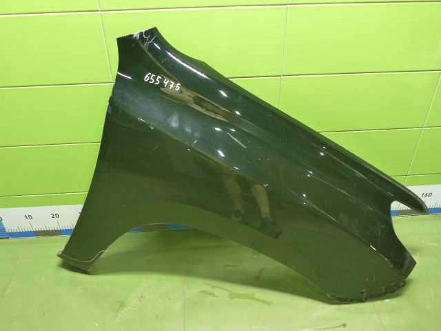 Крыло переднее правое