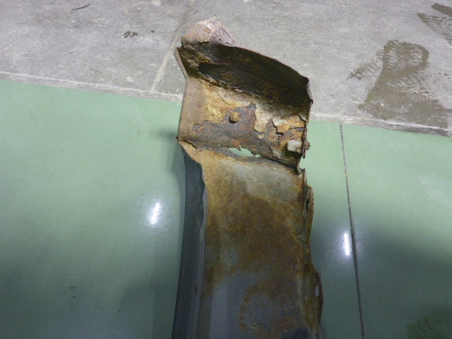 Крыло переднее правое