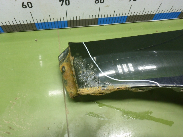 Крыло переднее правое