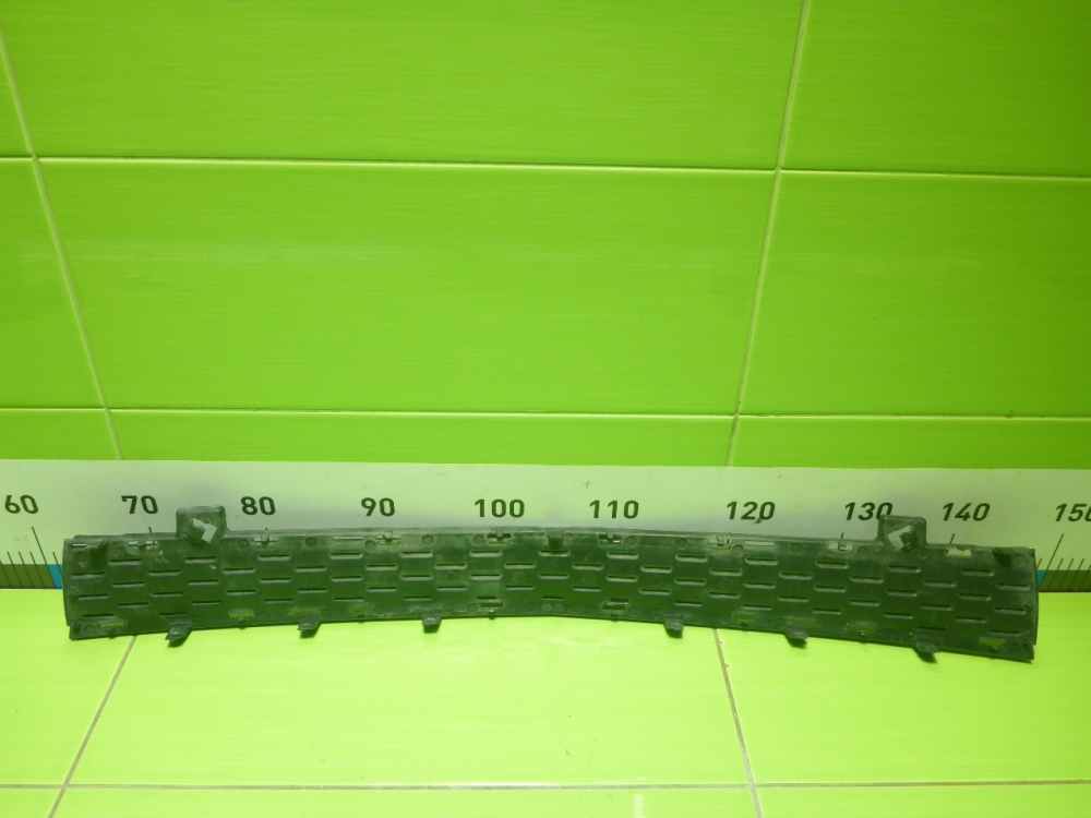 Решетка в бампер центральная