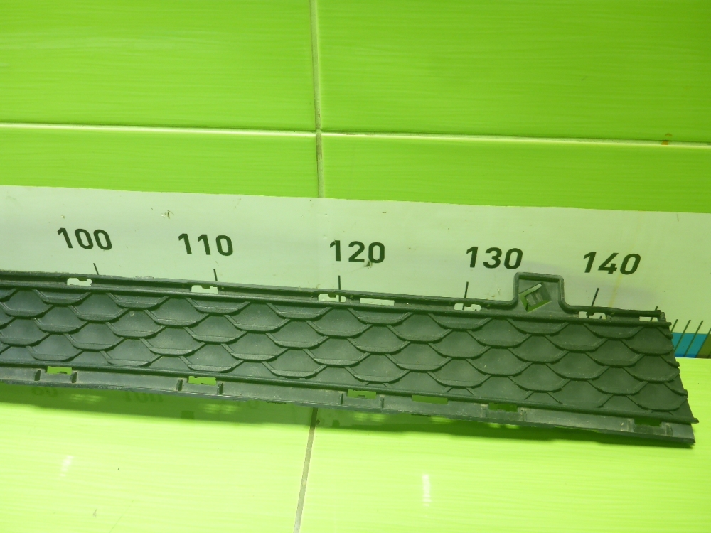 Решетка в бампер центральная