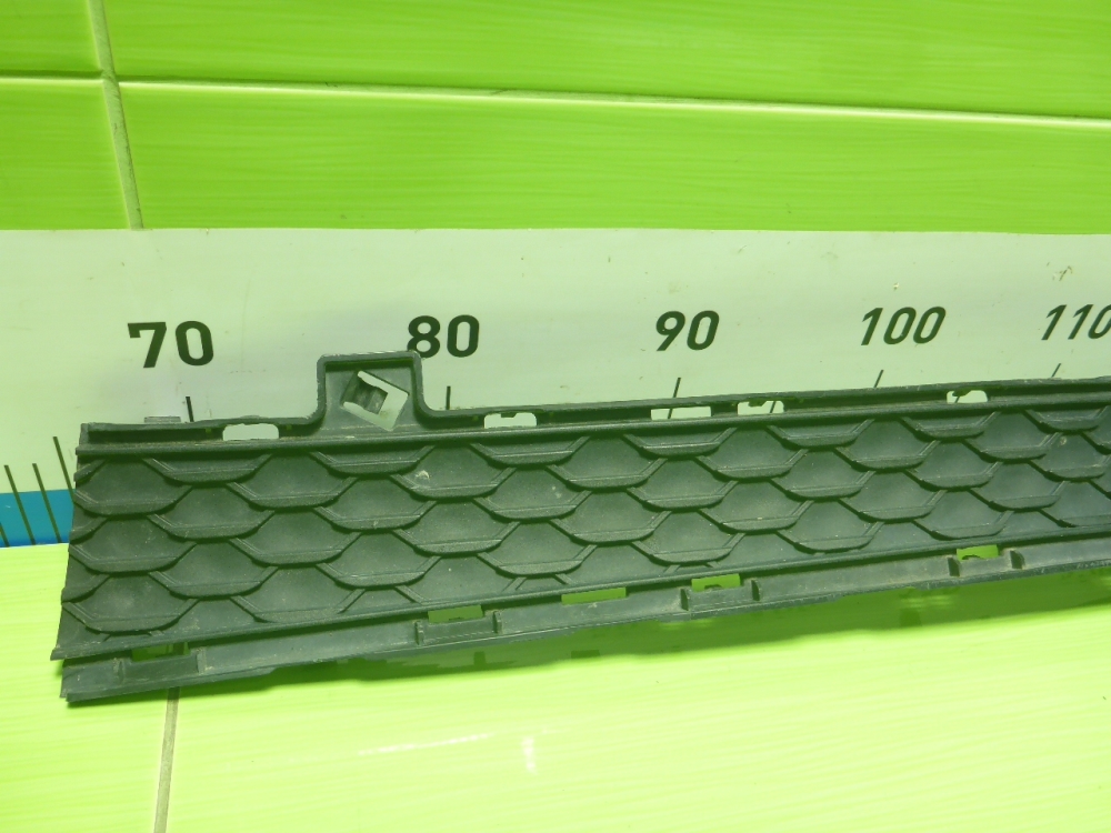 Решетка в бампер центральная