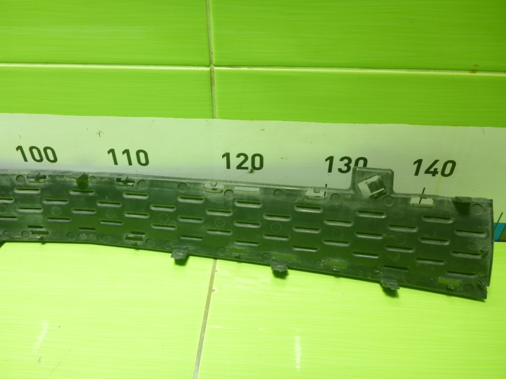 Решетка в бампер центральная