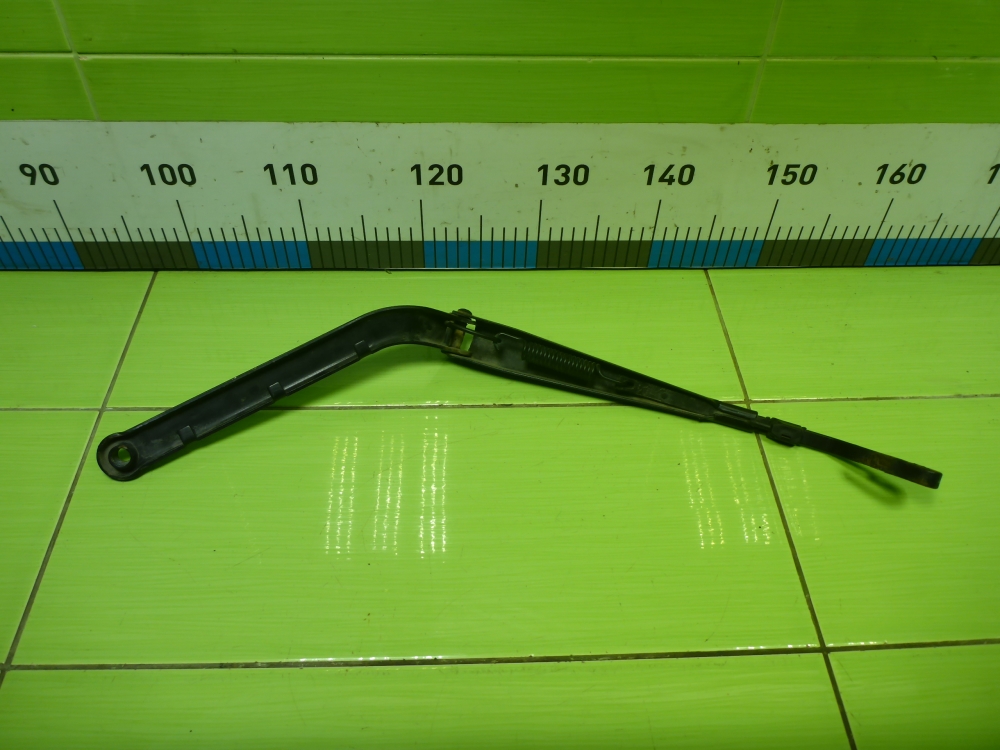 Поводок стеклоочистителя передний левый