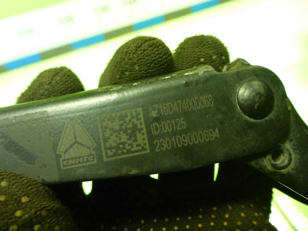 Поводок стеклоочистителя передний левый