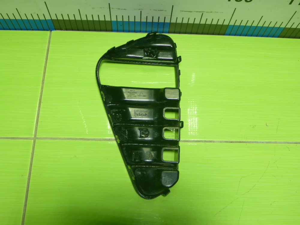 Накладка переднего бампера правая