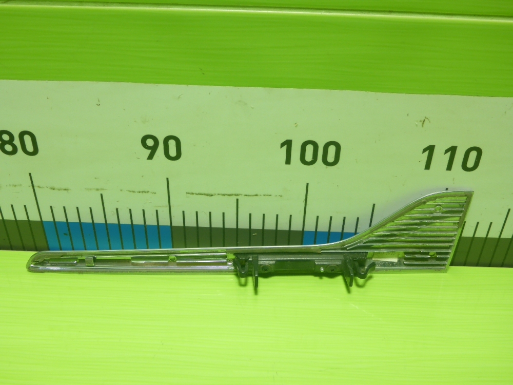 Накладка двери передней правой