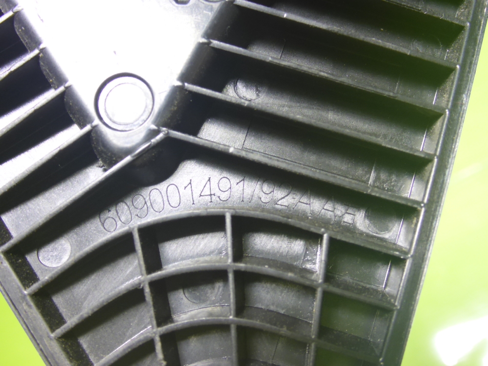 Накладка переднего крыла правого