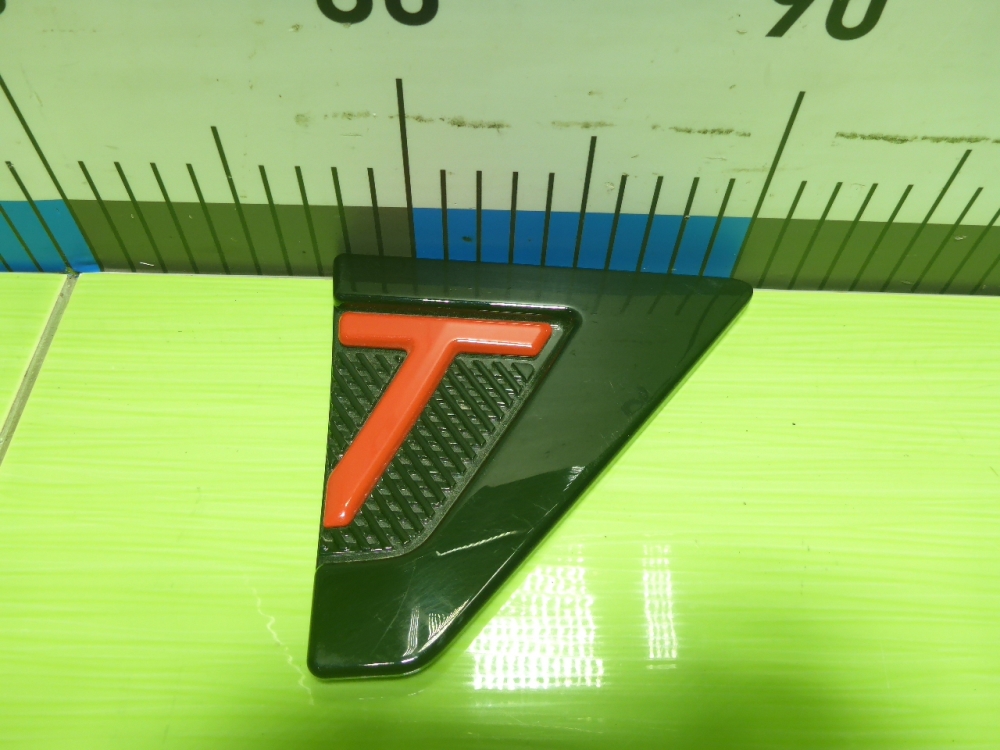 Накладка переднего крыла правого