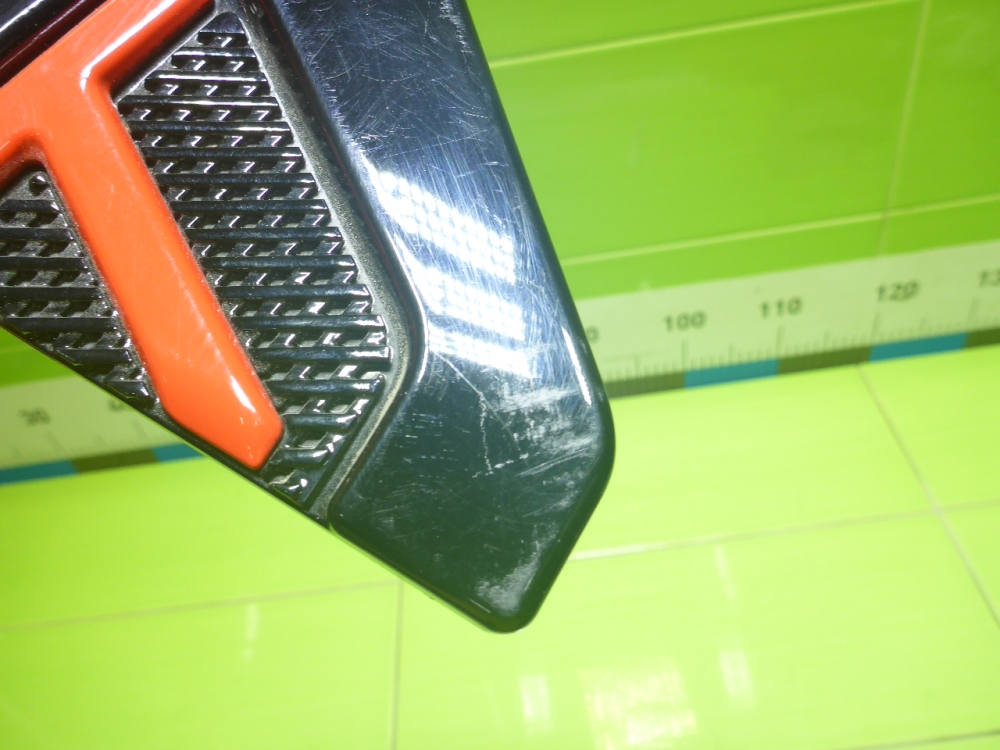 Накладка переднего крыла правого