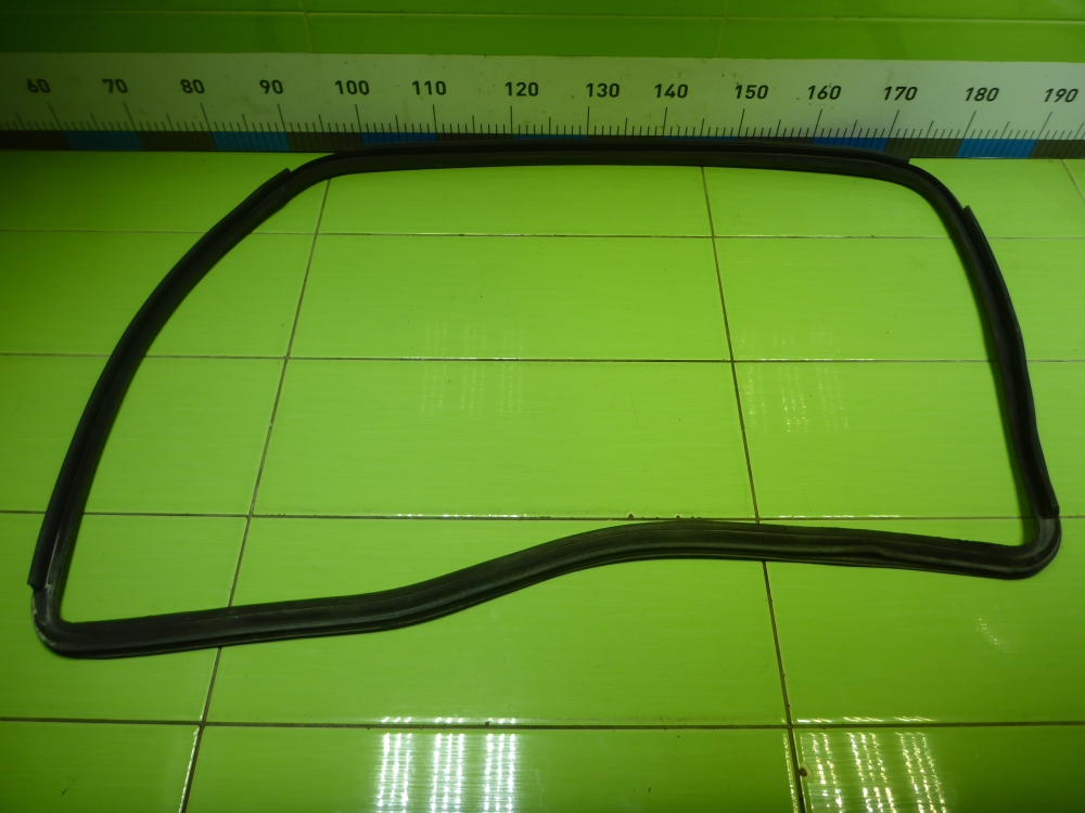 Накладка стекла переднего правого