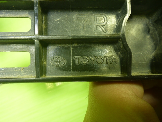 Кронштейн заднего бампера правый