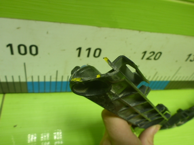 Кронштейн заднего бампера правый