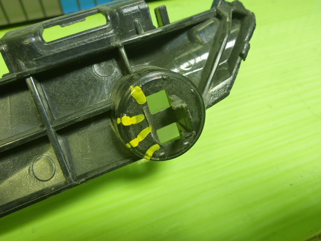 Кронштейн заднего бампера правый