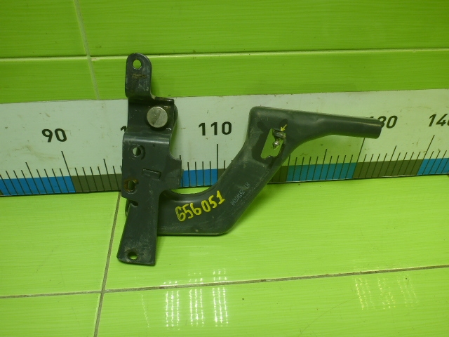 Петля решетки радиатора