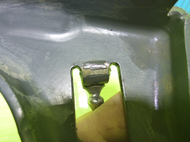 Петля решетки радиатора