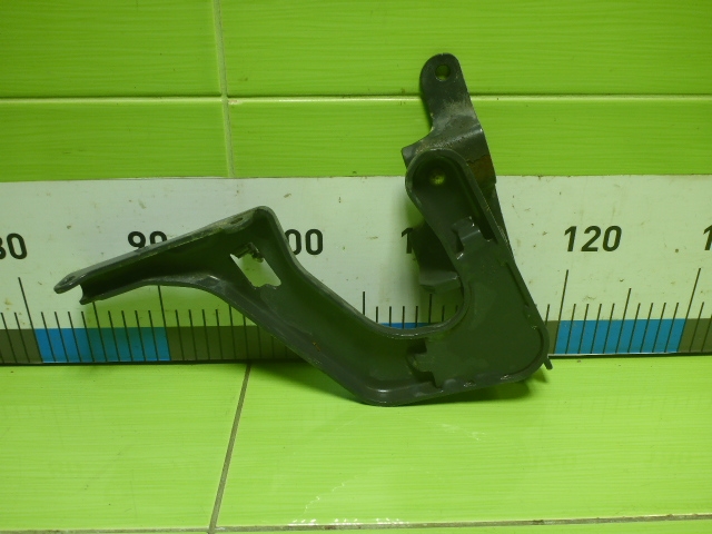 Петля решетки радиатора