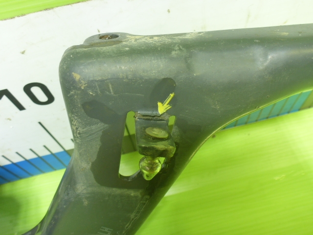 Петля решетки радиатора