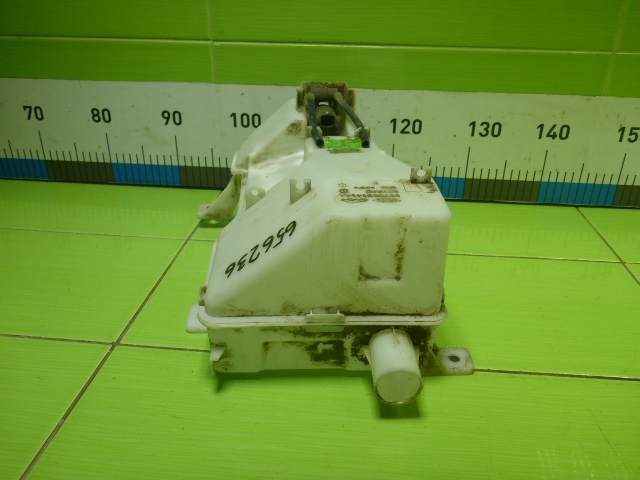 Бачок омывателя лобового стекла