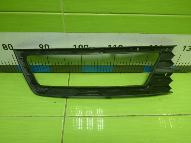 Решетка в бампер правая