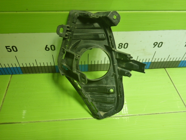 Рамка противотуманной фары правой