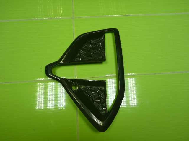 Рамка противотуманной фары левой