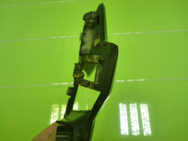 Рамка противотуманной фары левой