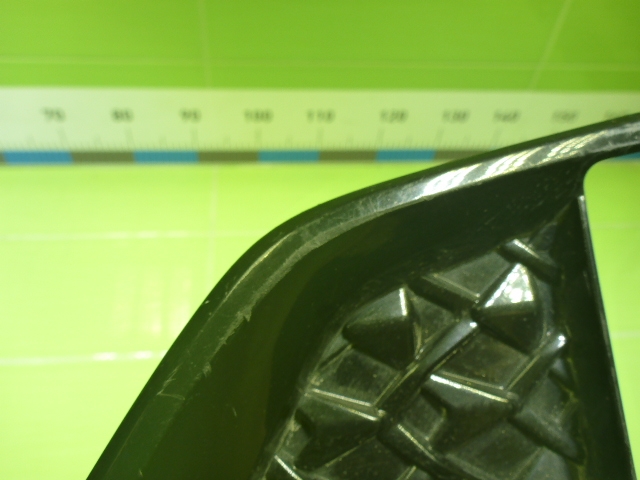 Рамка противотуманной фары левой