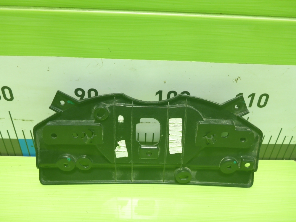 Кронштейн решетки радиатора