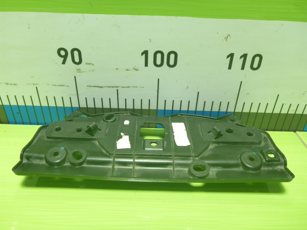 Кронштейн решетки радиатора