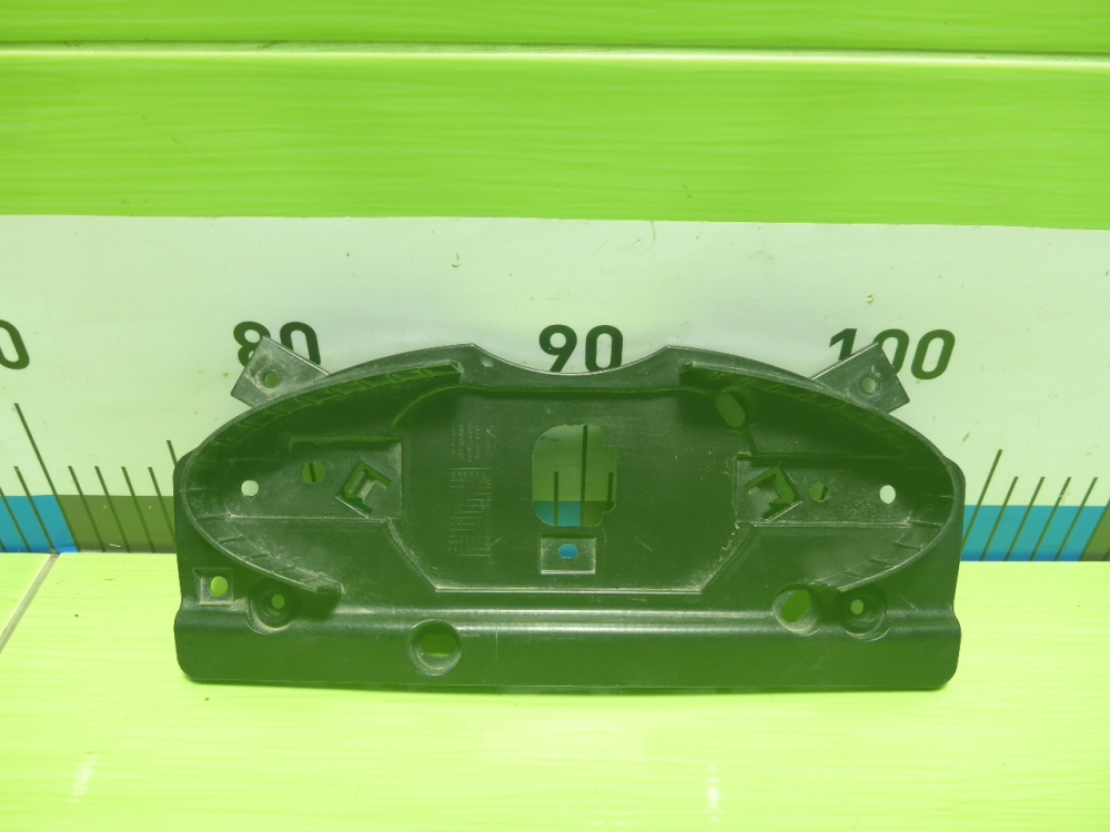 Кронштейн решетки радиатора