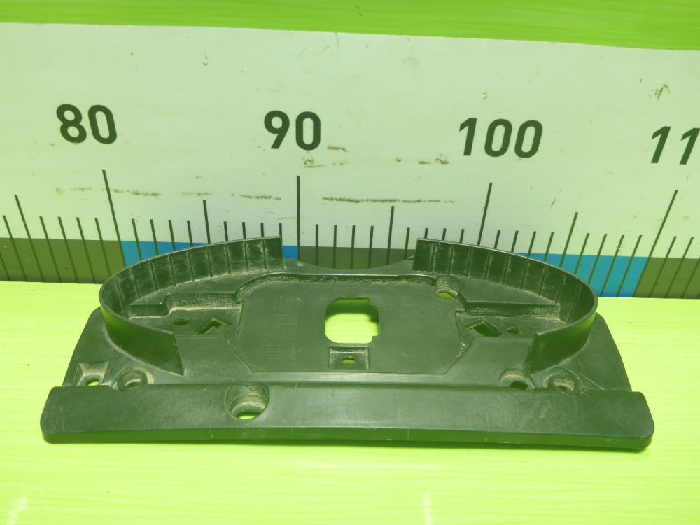 Кронштейн решетки радиатора