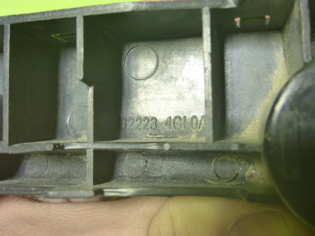 Кронштейн переднего бампера левый