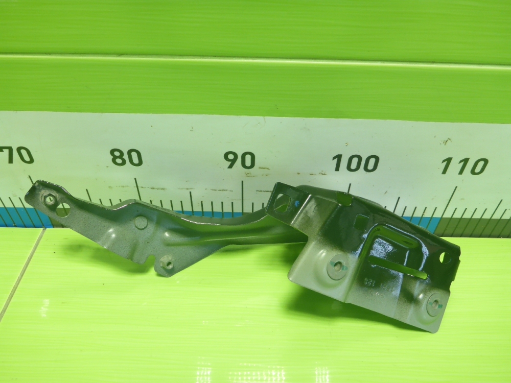 Кронштейн крепления крыла