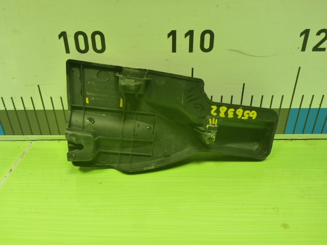 Накладка переднего крыла правого