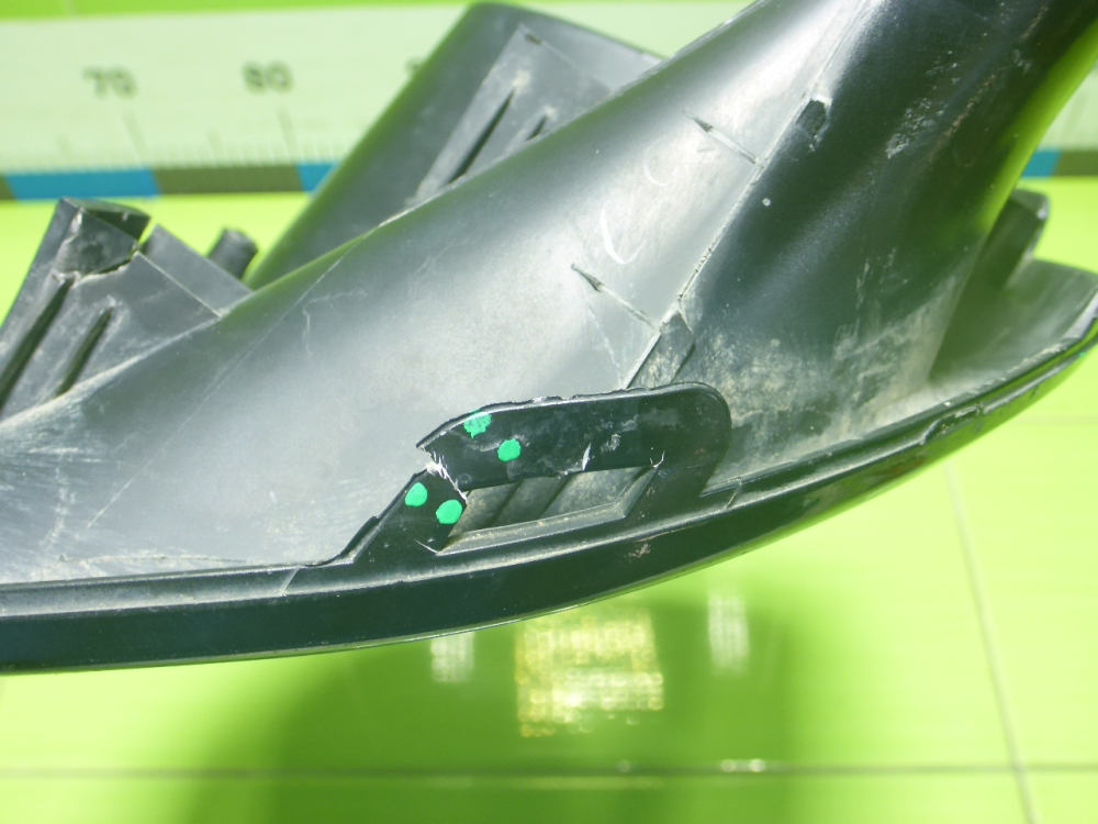 Рамка противотуманной фары правой