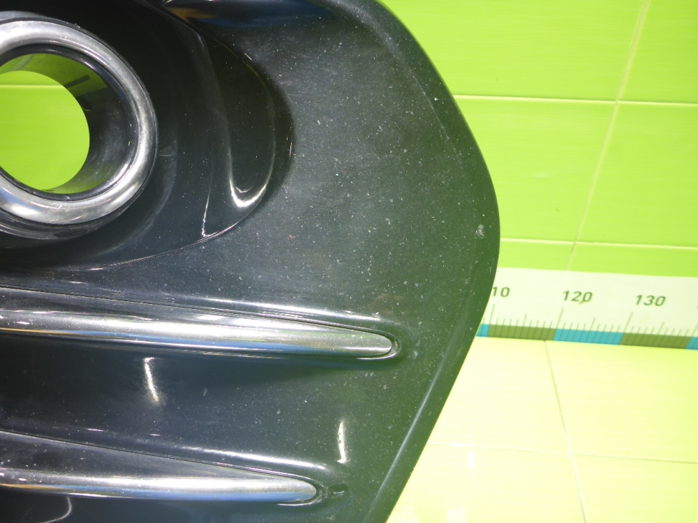 Рамка противотуманной фары правой