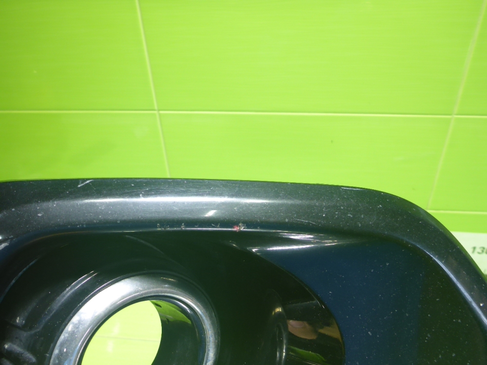 Рамка противотуманной фары правой