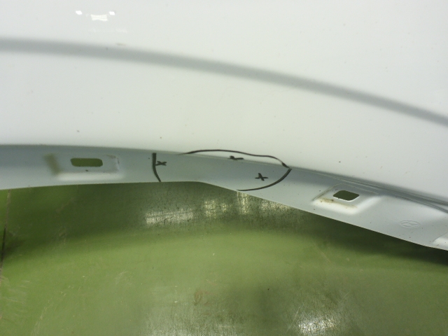 Крыло переднее правое