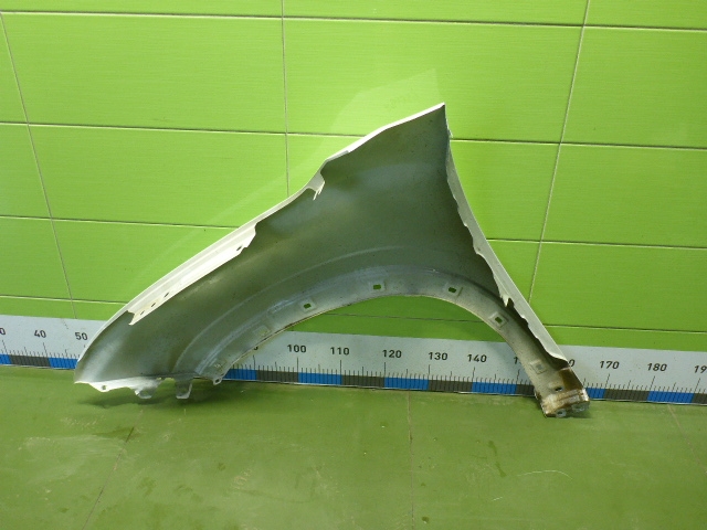 Крыло переднее правое