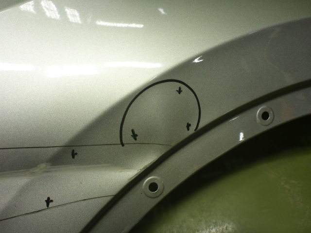 Крыло переднее правое