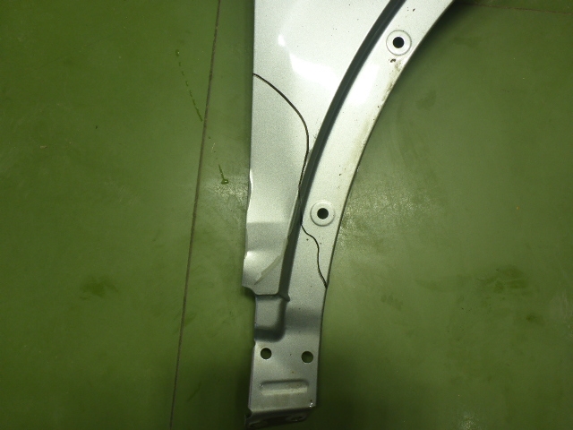 Крыло переднее правое