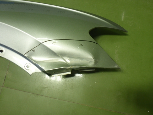 Крыло переднее правое