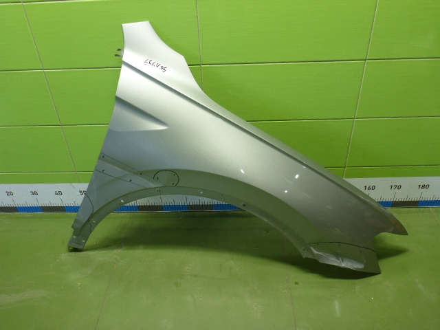 Крыло переднее правое