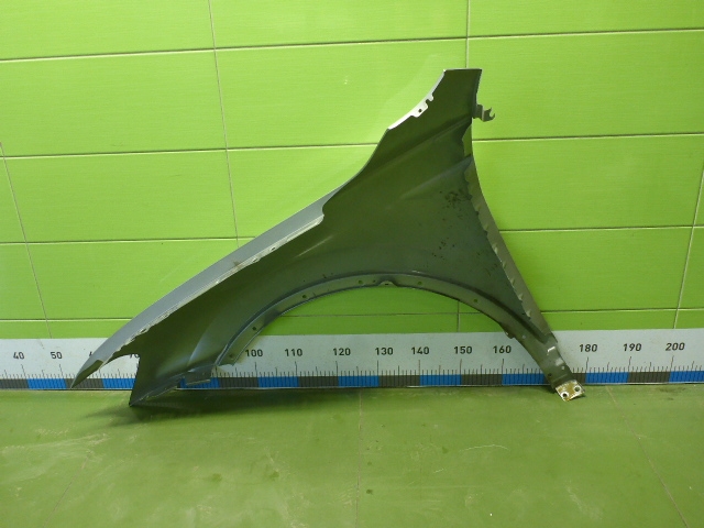 Крыло переднее правое