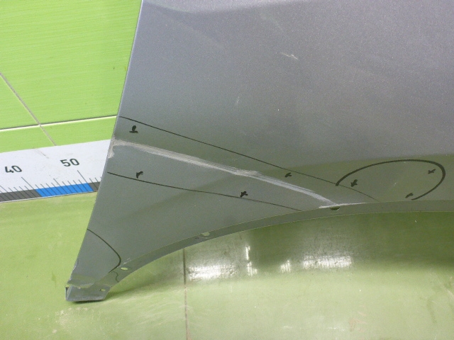 Крыло переднее правое